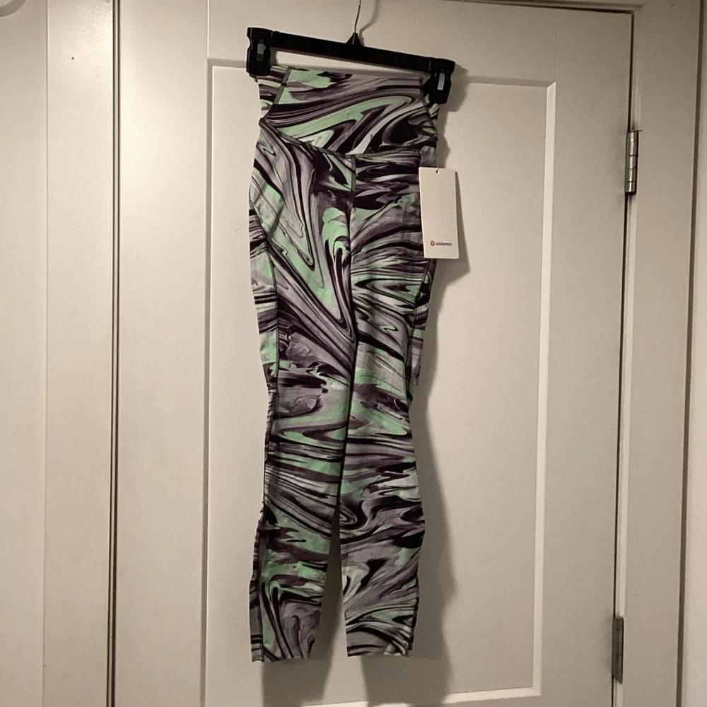 NWT Lululemon Size 2 Base Pace‎ HR Tight 25”